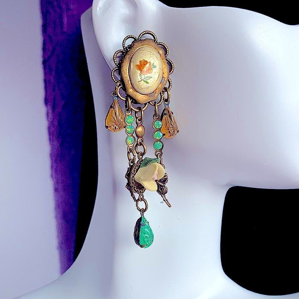 Banana Bob vintage Victorian Rose chandelier earrings 2.5” pierced